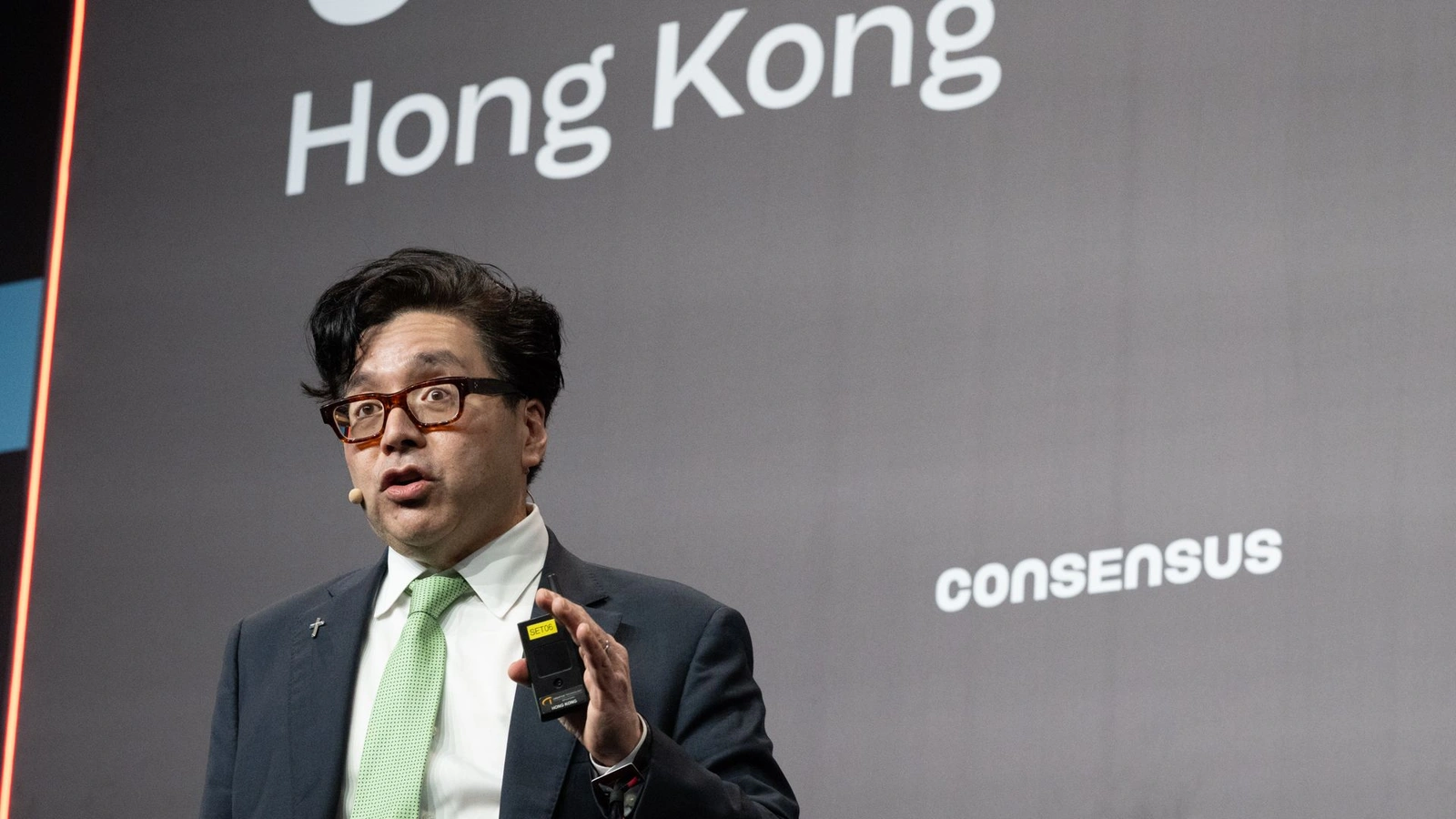 Tom Lee's Bitmine spent $138 million on ETH this week, extending its buying streak for three consecutive weeks despite mounting unrealized losses.