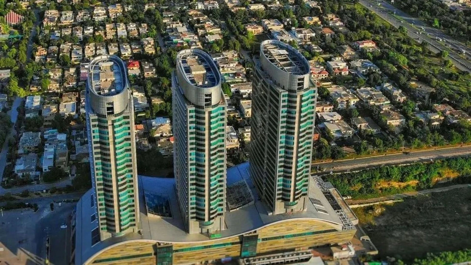 Bitcoin reclaimed $69,414 — a weekly high — after reports of US-Iran ceasefire talks sent oil lower and risk assets higher.