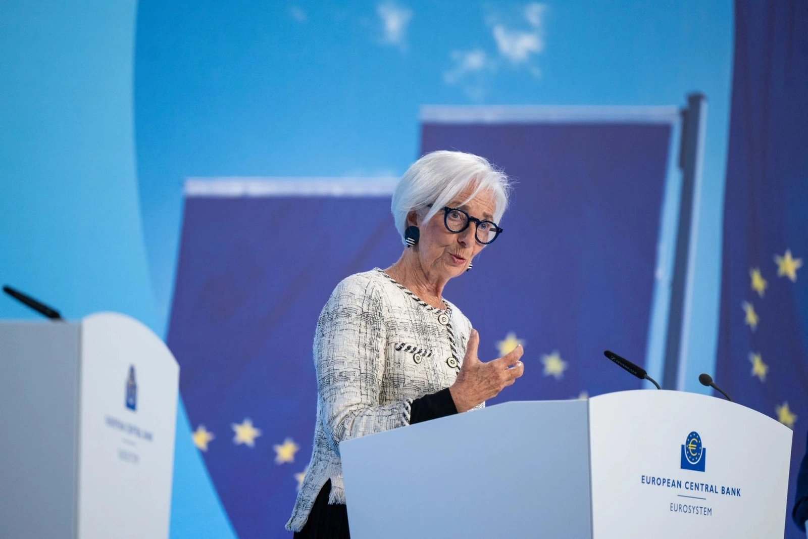 The ECB's Christine Lagarde warned that Tether and Circle stablecoins risk 