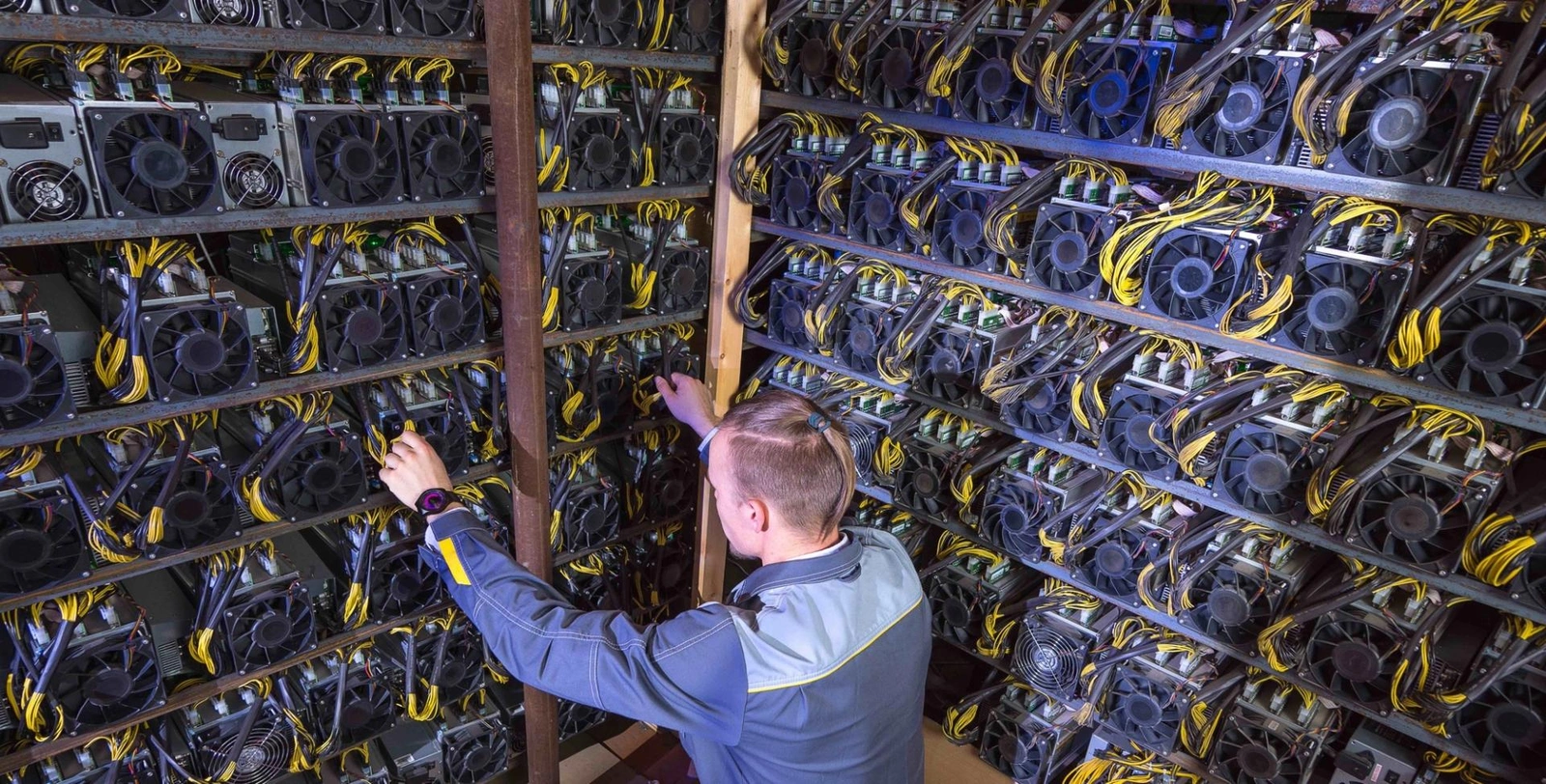 CleanSpark posts a $378 million quarterly loss, largely driven by BTC price decline.