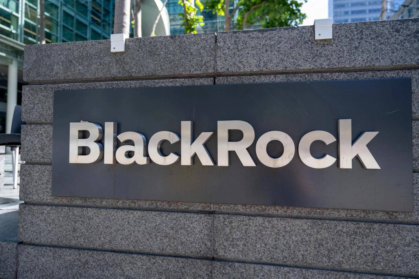 BlackRock's income-paying bitcoin ETF nears launch at a fee that undercuts rivals.