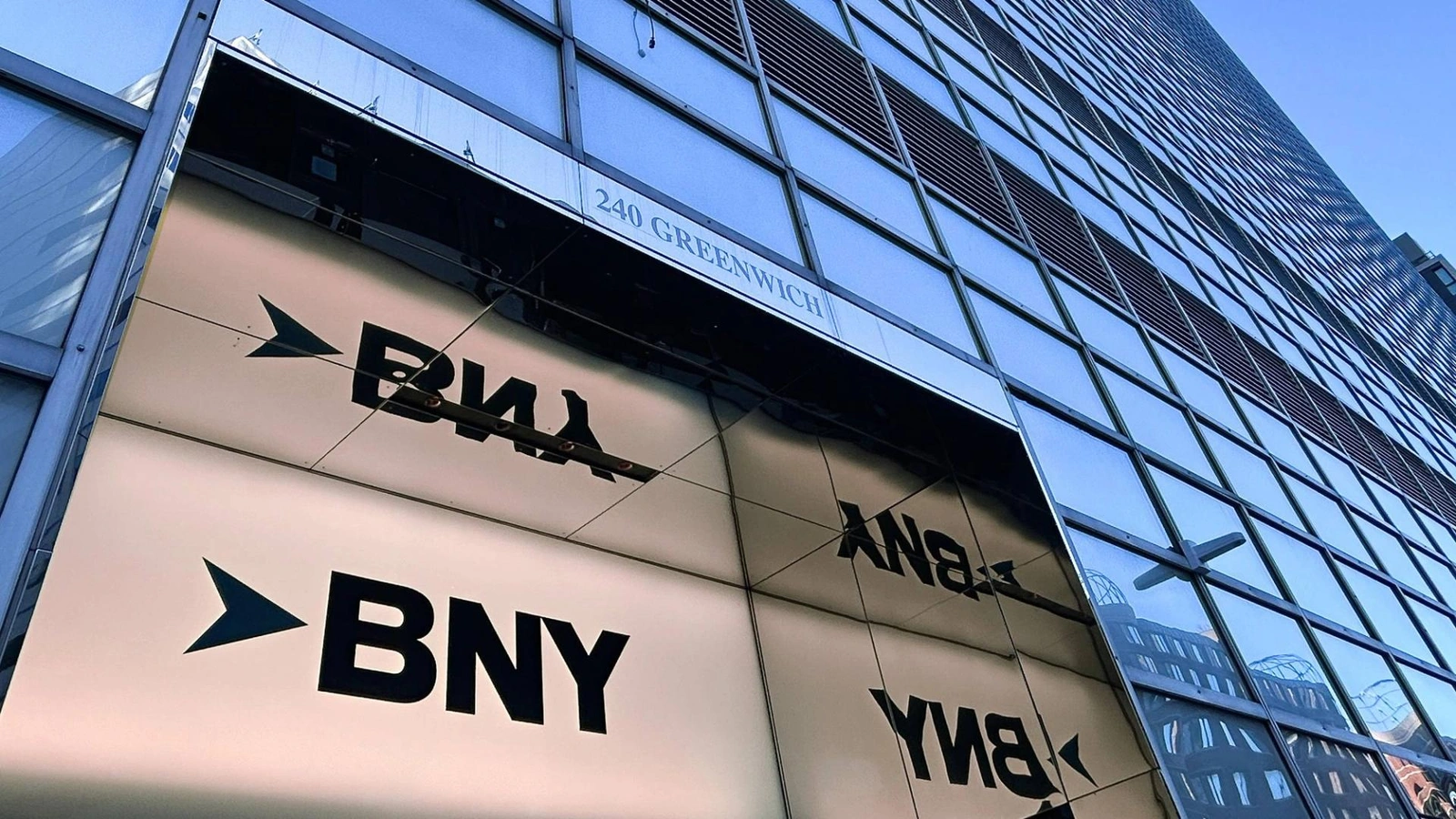 Baillie Gifford launched a tokenized fund holding Solana and Ethereum with BNY Mellon as custodian.